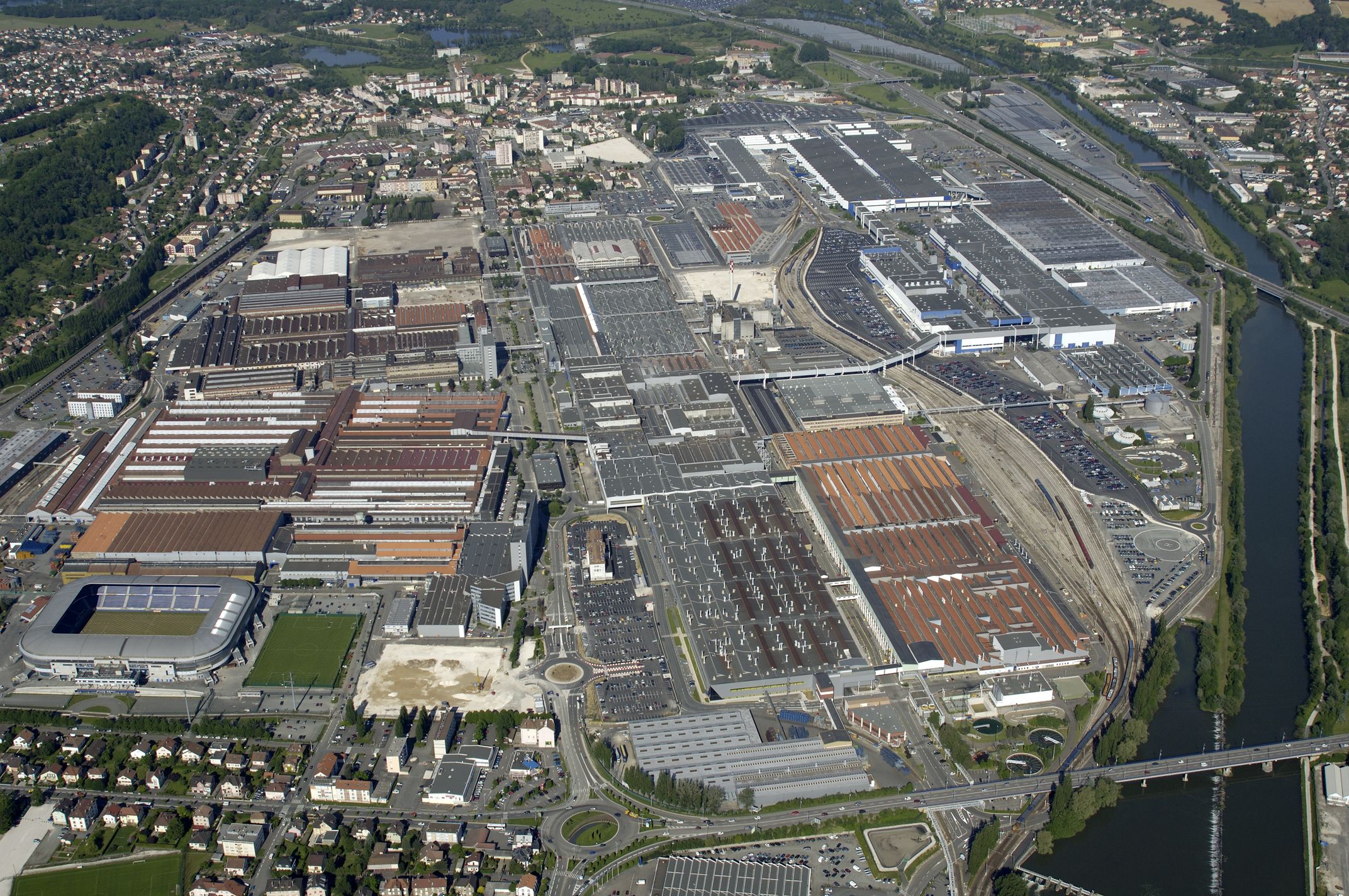 groupe-psa-to-invest-eur-200-million-into-the-sochaux-plant