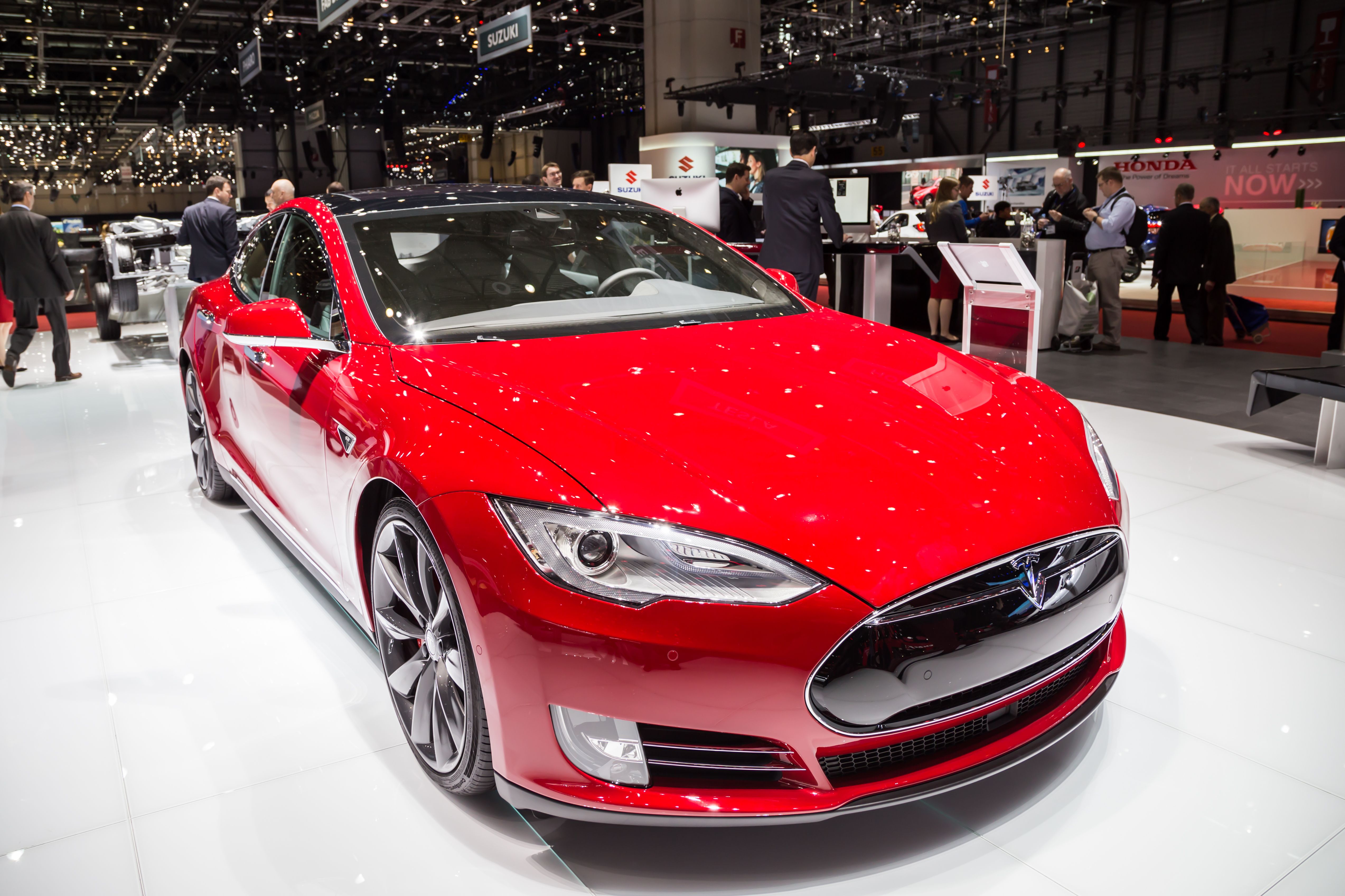 Heres Everything You Should Know About The Tesla Model S P85d