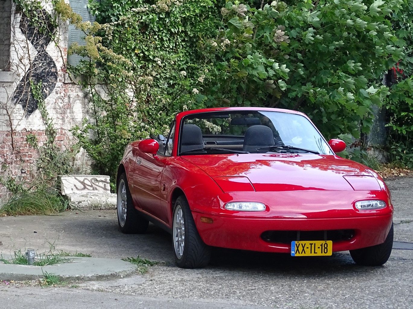 1990 Mazda MX-5 Miata red front street
