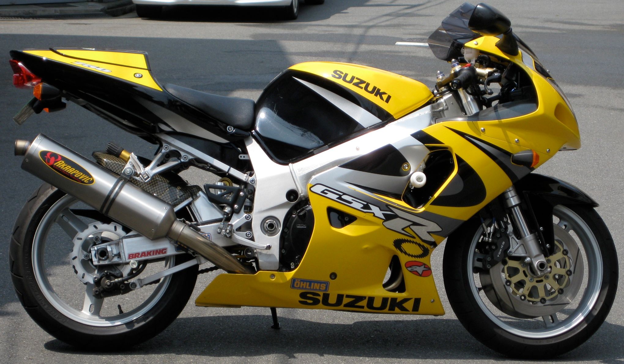 An Image Of A Suzuki GSX-R750Y