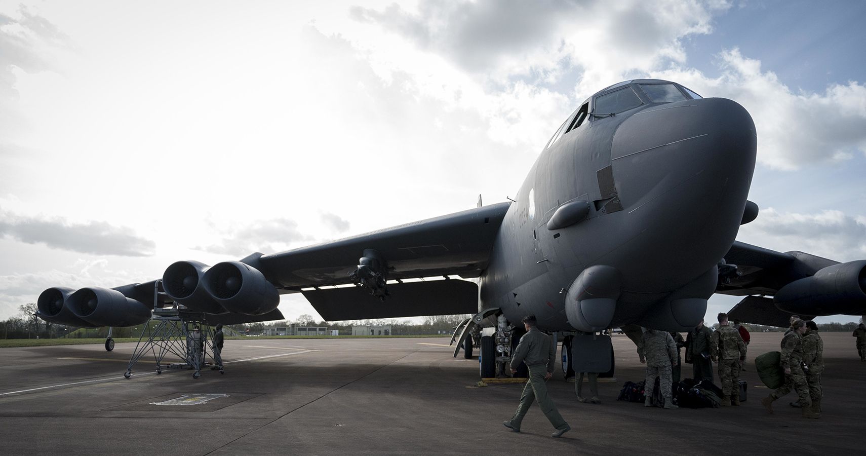 Rolls-Royce Wins US Air Force Contract For B-52 Commercial Engine ...