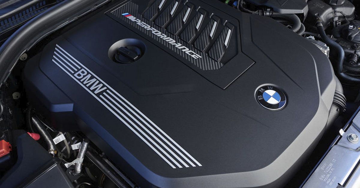 Engine bay of a 2021 BMW 3 Series