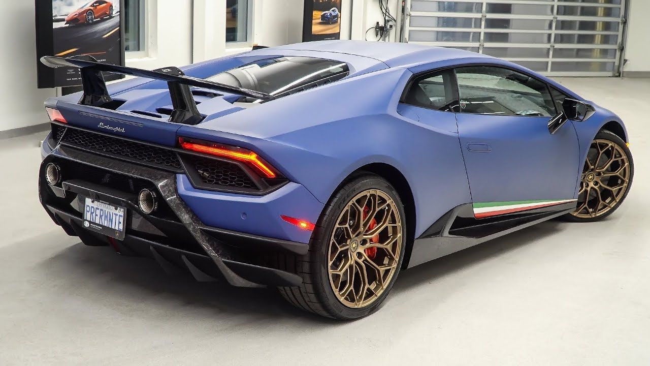 Blue Lamborghini Huracan Performante