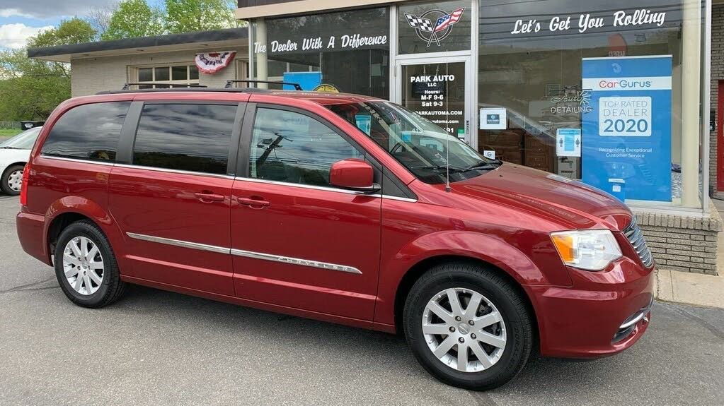 Chrysler Town And Country Red