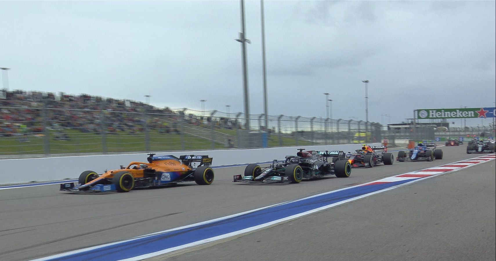 Daniel Ricciardo leads Lewis Hamilton at the Russian Grand Prix