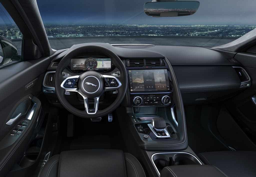 Jag_E-PACE_22MY_08_Ebony_Interior_With_Wireless_Charging_190521_006