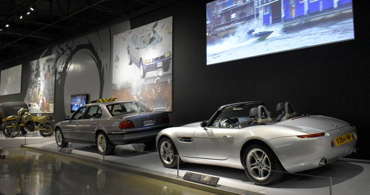 Veículos de Bond em exposição em Los Angeles © HotCars