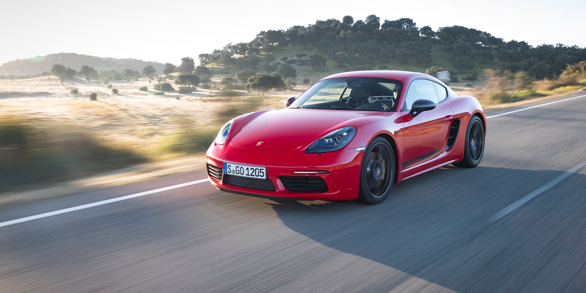 The front of the 718 Cayman T on the move