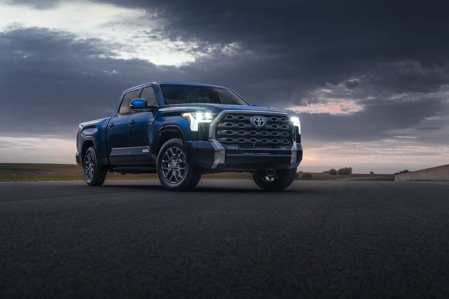 Toyota_Tundra_Platinum_lead