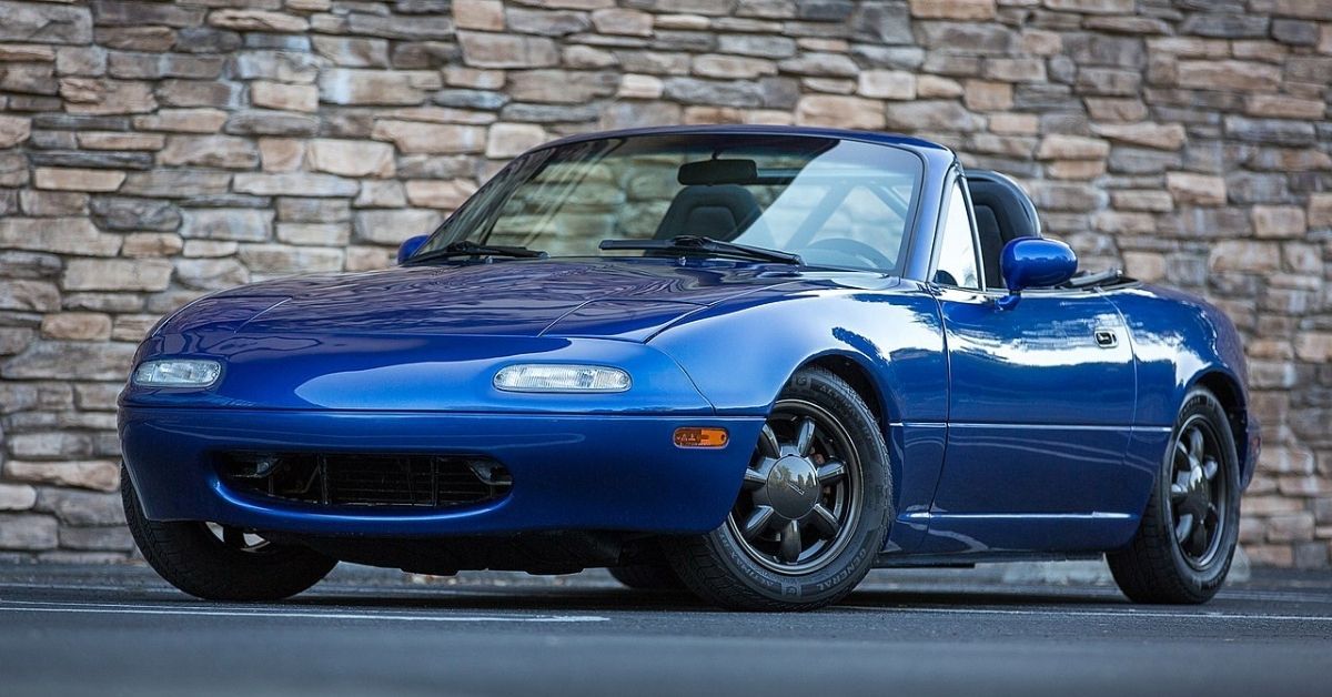 Here’s What The 1990 Mazda MX-5 Miata Costs Today