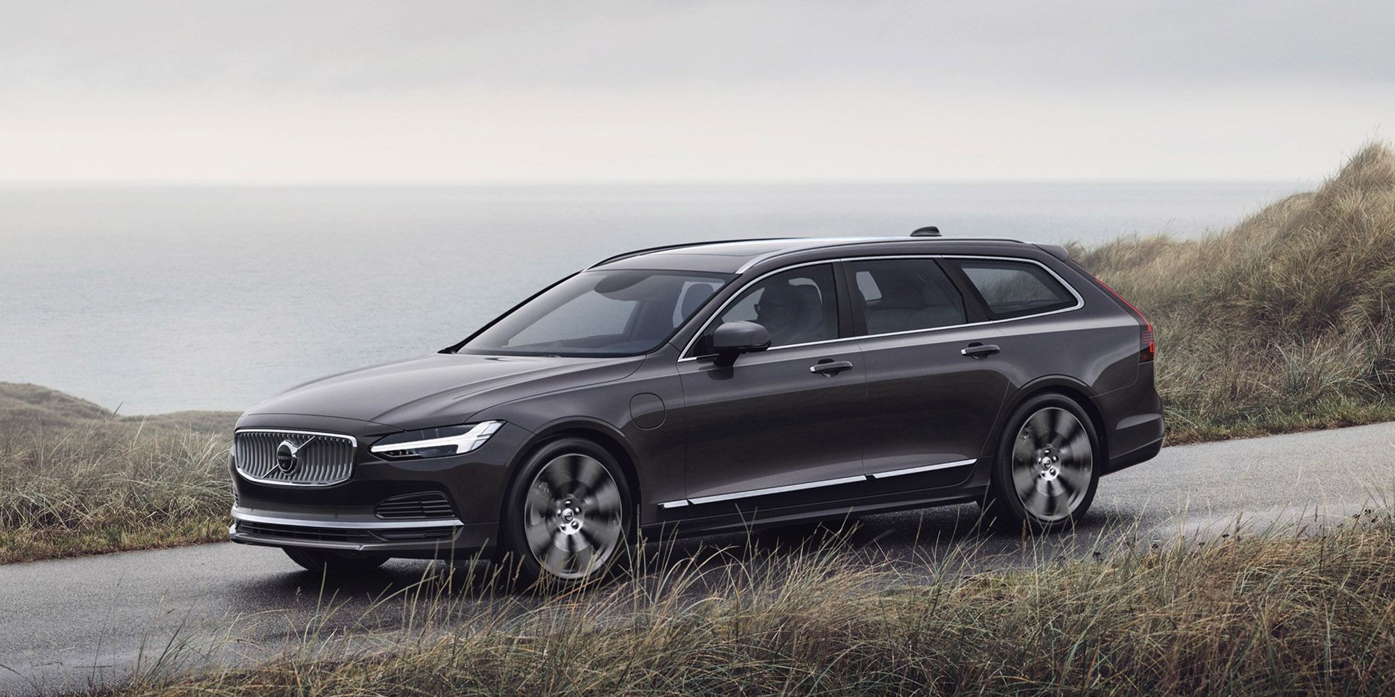 Front 3/4 view of the V90