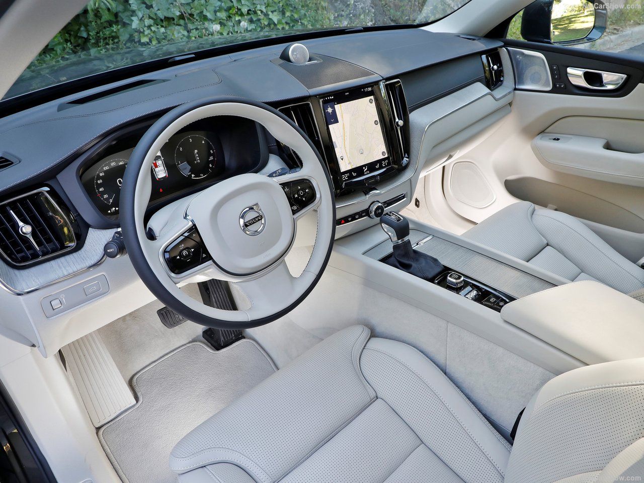 Volvo-XC60-2018-interior