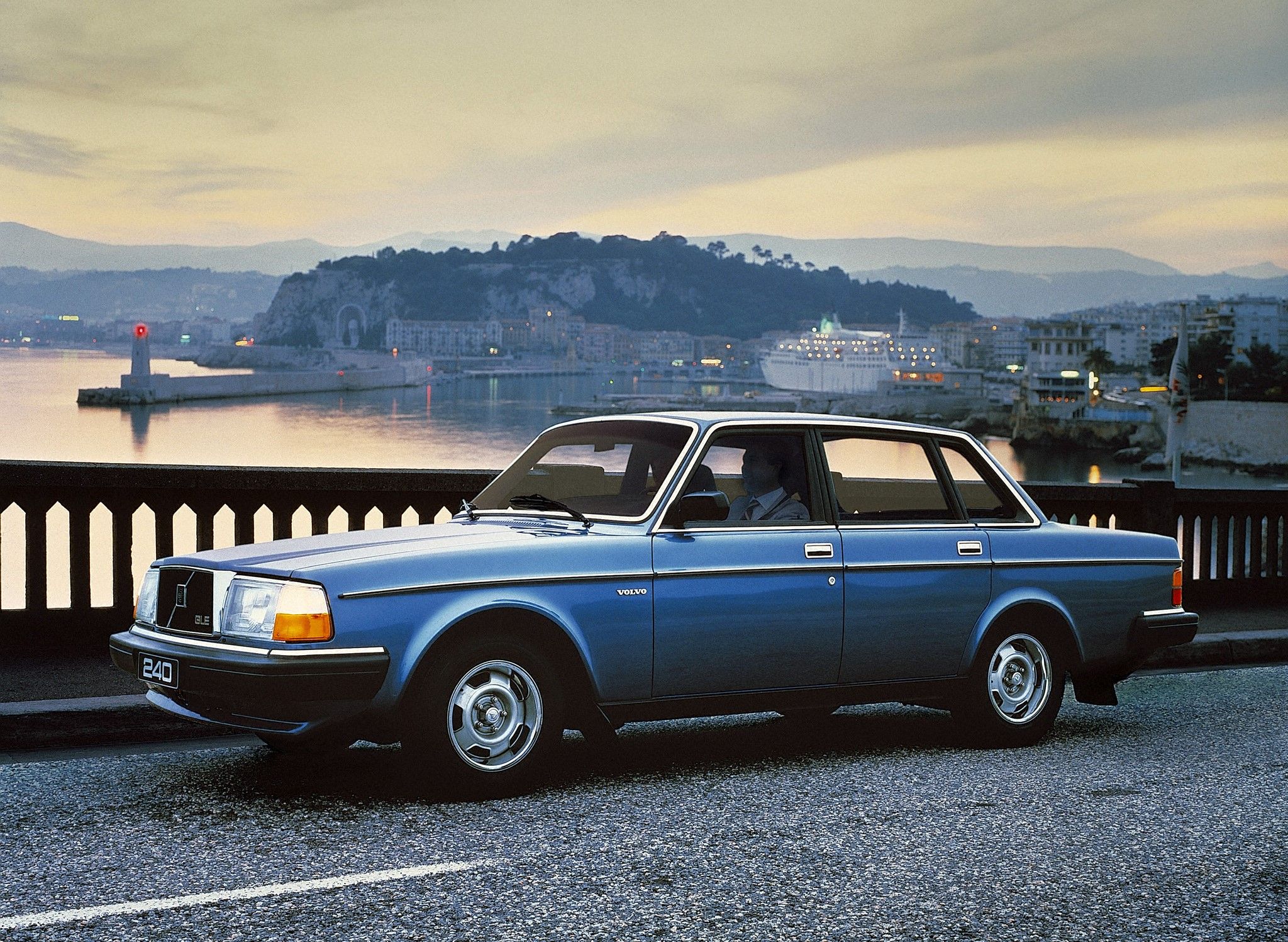 Here Are The Coolest Sleeper Cars Of The '80s