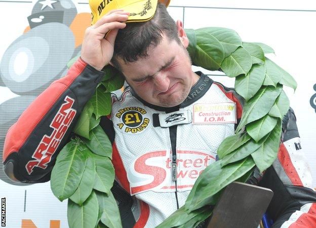 michael_dunlop_wins_250cc_race07