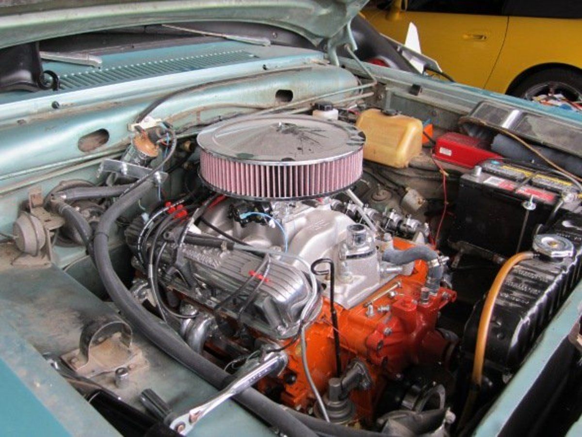 Chrysler 318 V8 engine