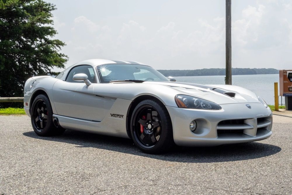 Auction Dilemma: Chevrolet Corvette Z06 Vs. Dodge Viper SRT-10