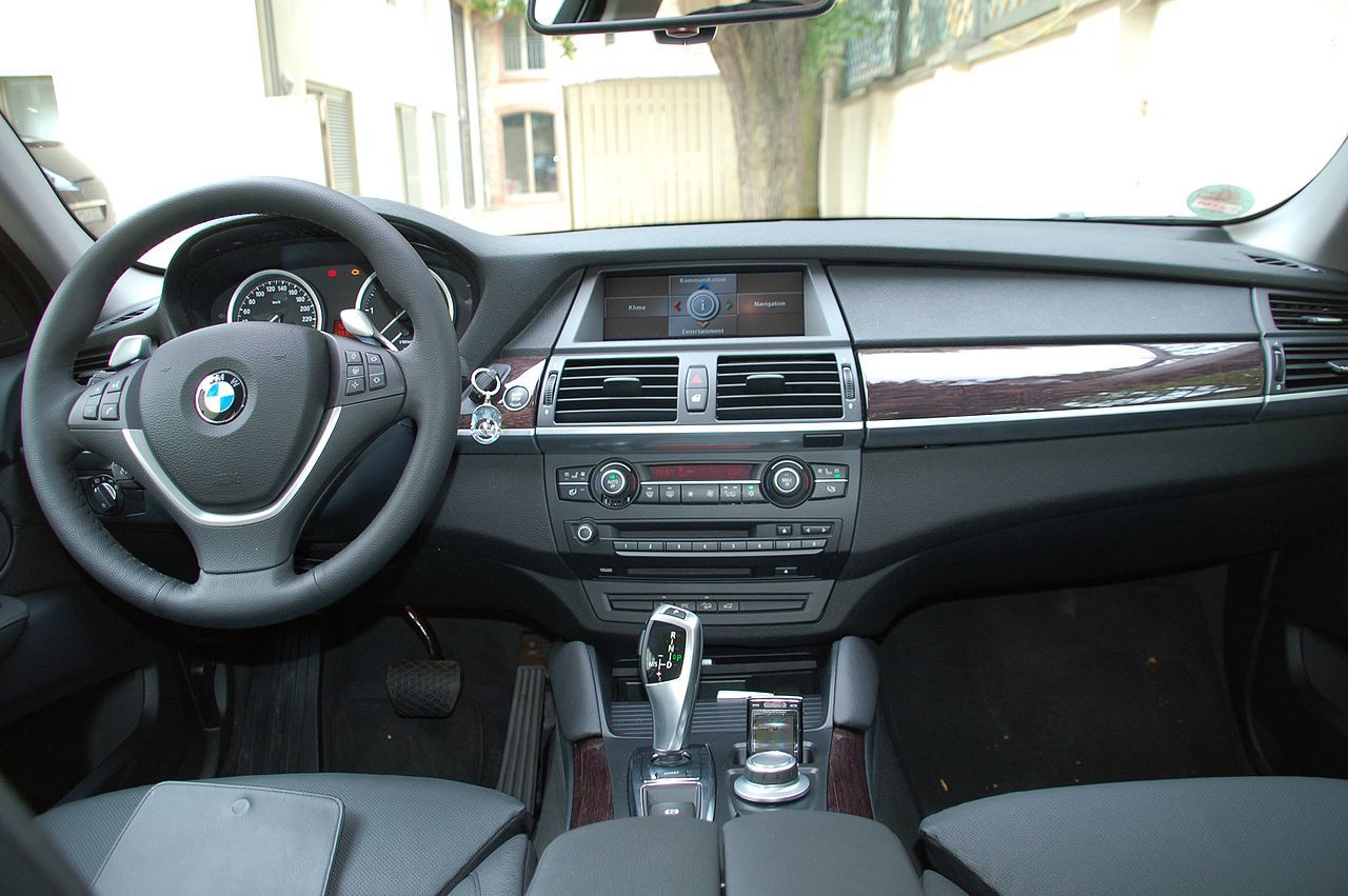 BMW X6 xDrive35d Cockpit