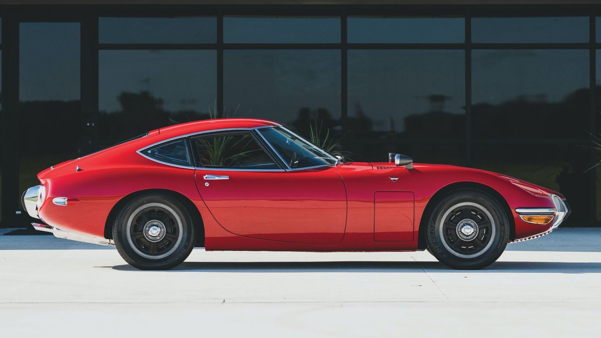 1967-toyota-2000gt In Red Side View