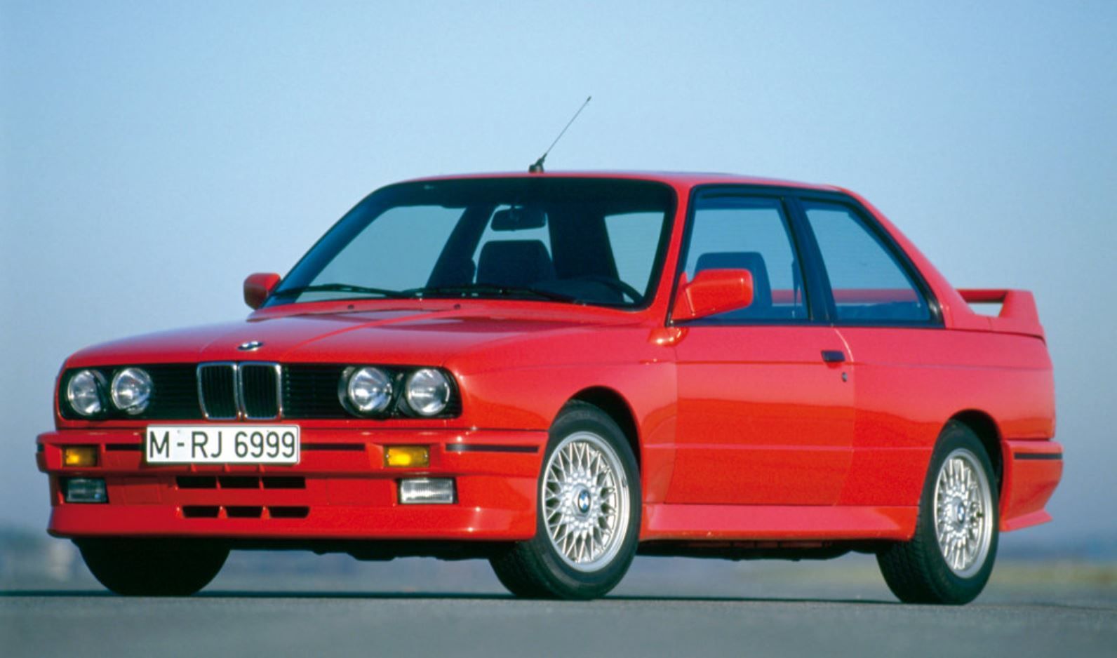 1987-BMW-E30-M3-1