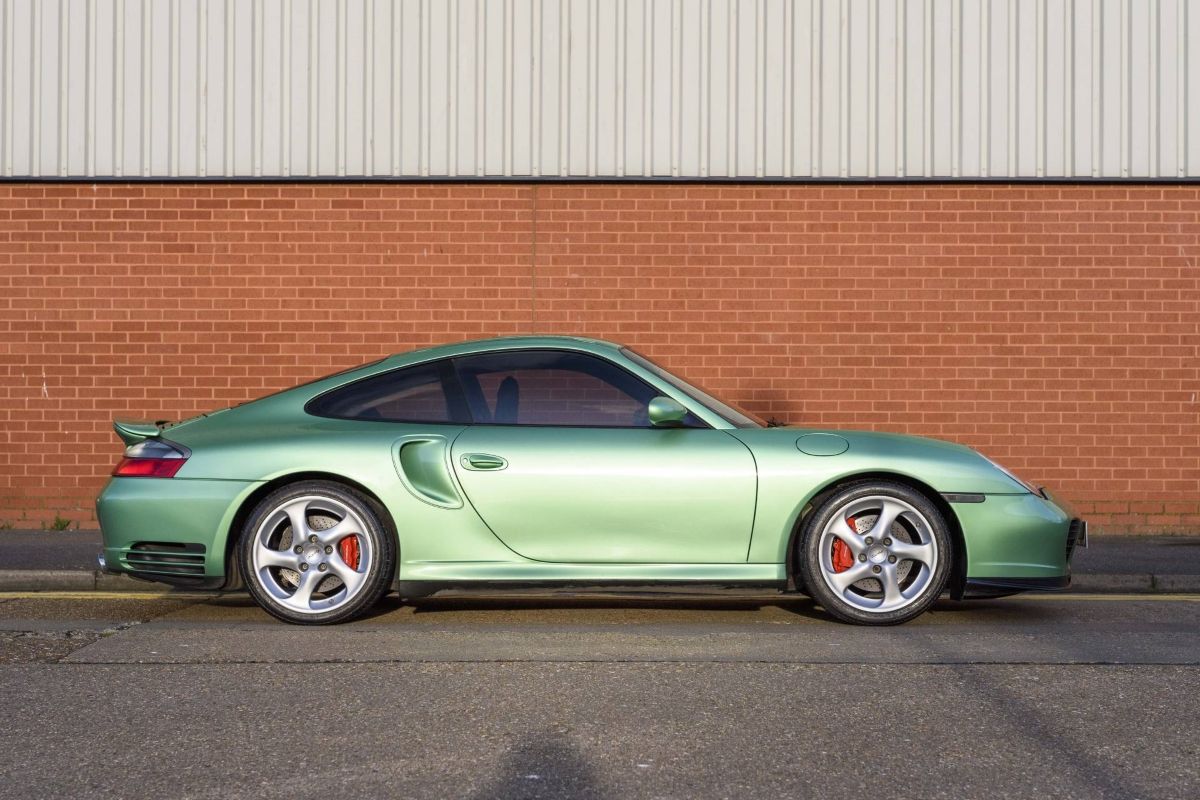 2002-Porsche-911-Turbo-996-side