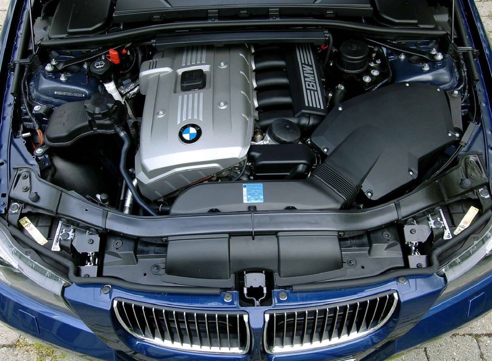 2006-E90-BMW-325i-Touring-N52-engine