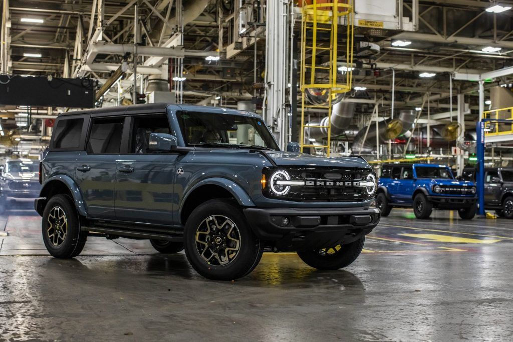 2021-Ford-Bronco-Four-Door-Outer-Banks-Area-51-Michigan-Assembly-Plant-Exterior-001-Front-Three-Quarters-1024x683