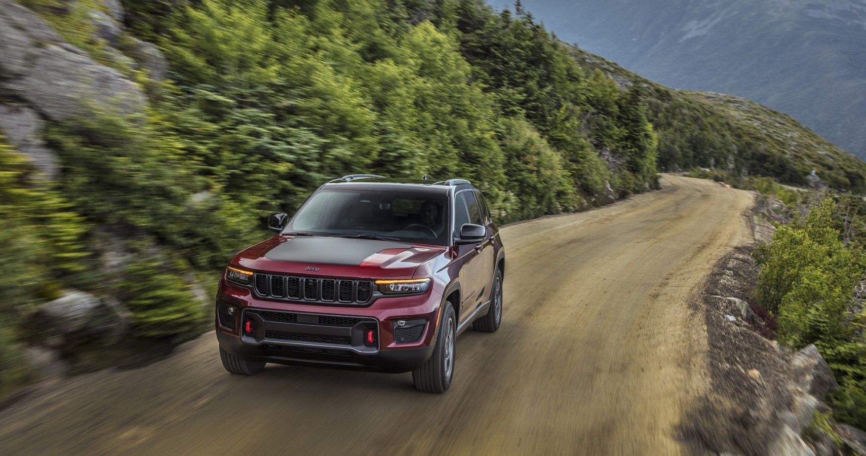 2022 Jeep Grand Cherokee Trailhawk accelerating on the trail