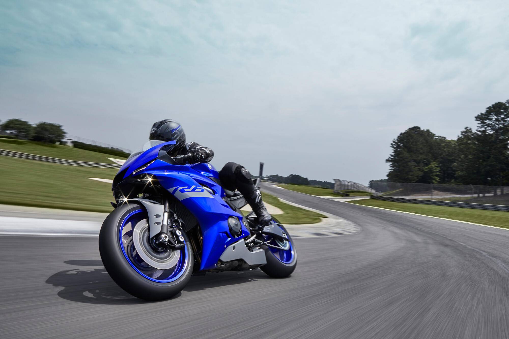 A Yamaha R6 da Velocidade máxima contra A Concorrência | Rocket site