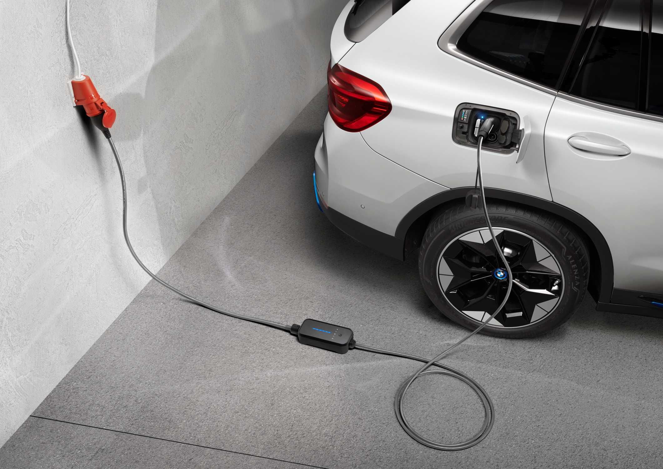 BMW Flexible Fast Charger
