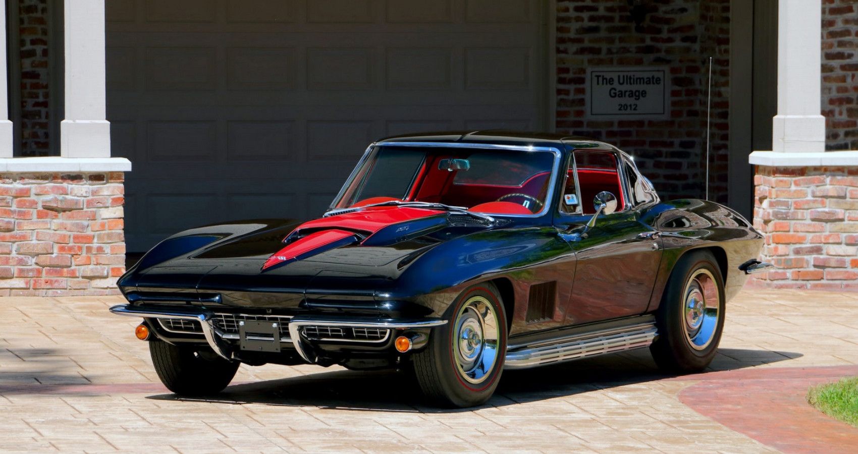 Chevrolet Corvette C2 black muscle car