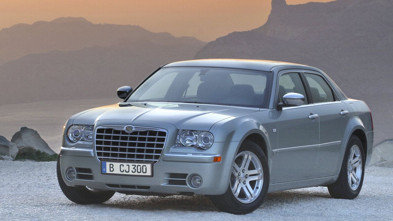 2005 Chrysler 300C (Silver) - front