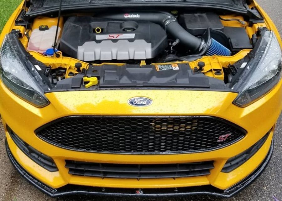 Focus ST cold air intake yellow