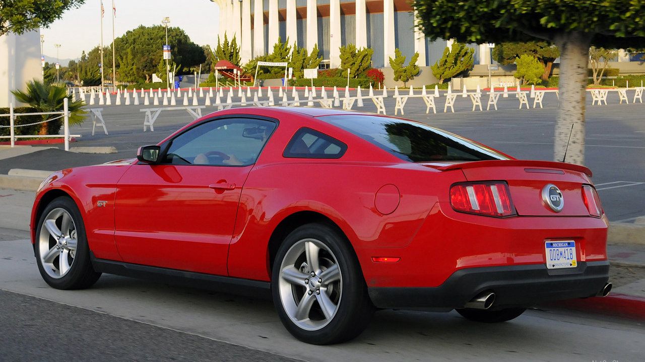 Ford-Mustang-2010-Rear