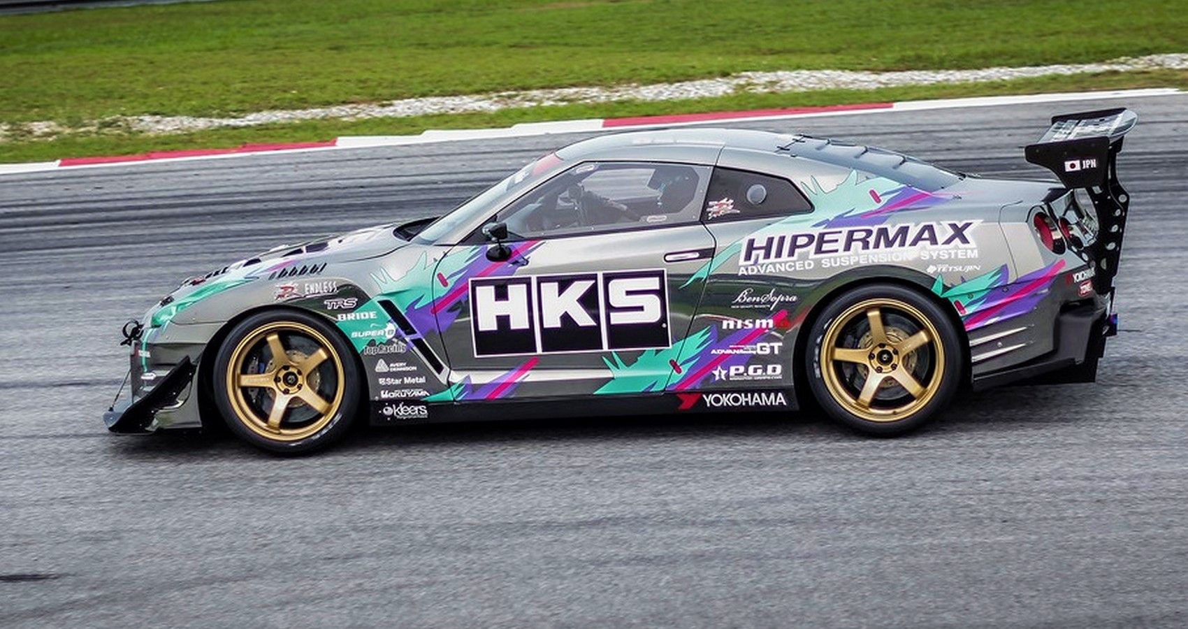 HKS GT1000+ - Side View