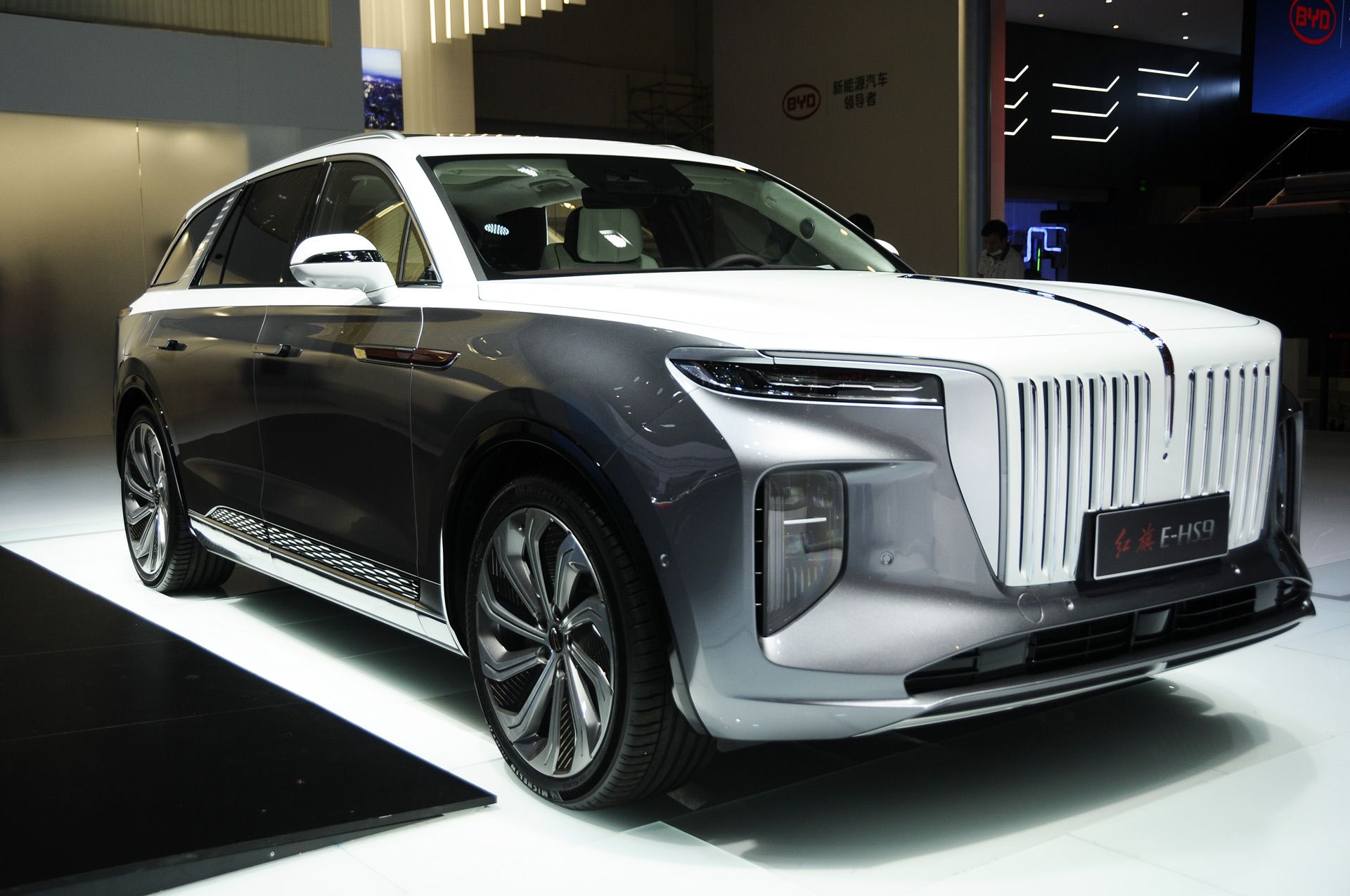 Hongqi E-HS9 Luxury Electric SUV's Front View
