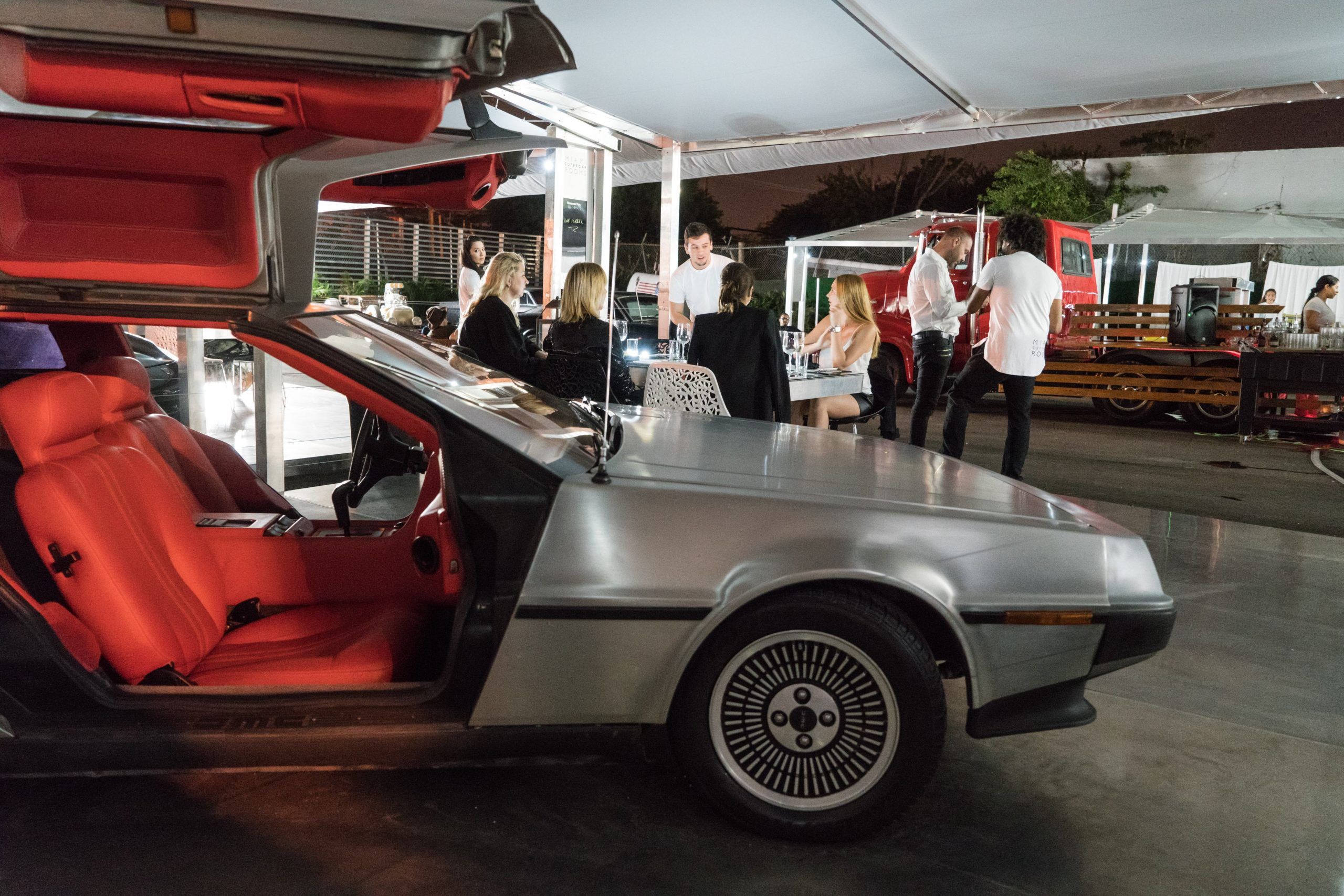 Miami_Supercar_Rooms_dining-8-scaled