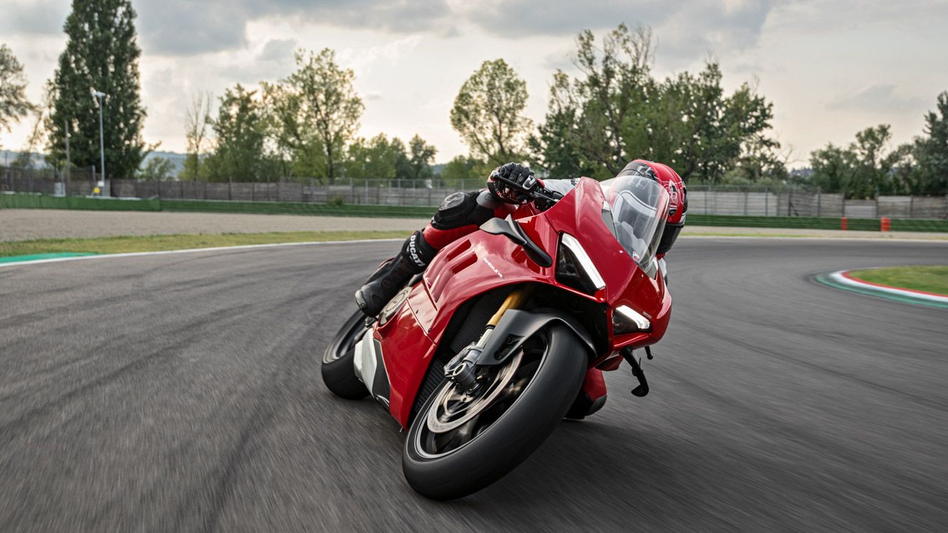 Panigale-V4-S-MY20-Red-01-Video-Full-Ambience-1330x748