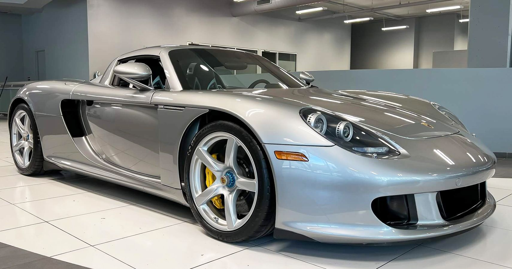 Relive Analog Supercar Glory Days With This 342-Mile Original-Owner Porsche  Carrera GT