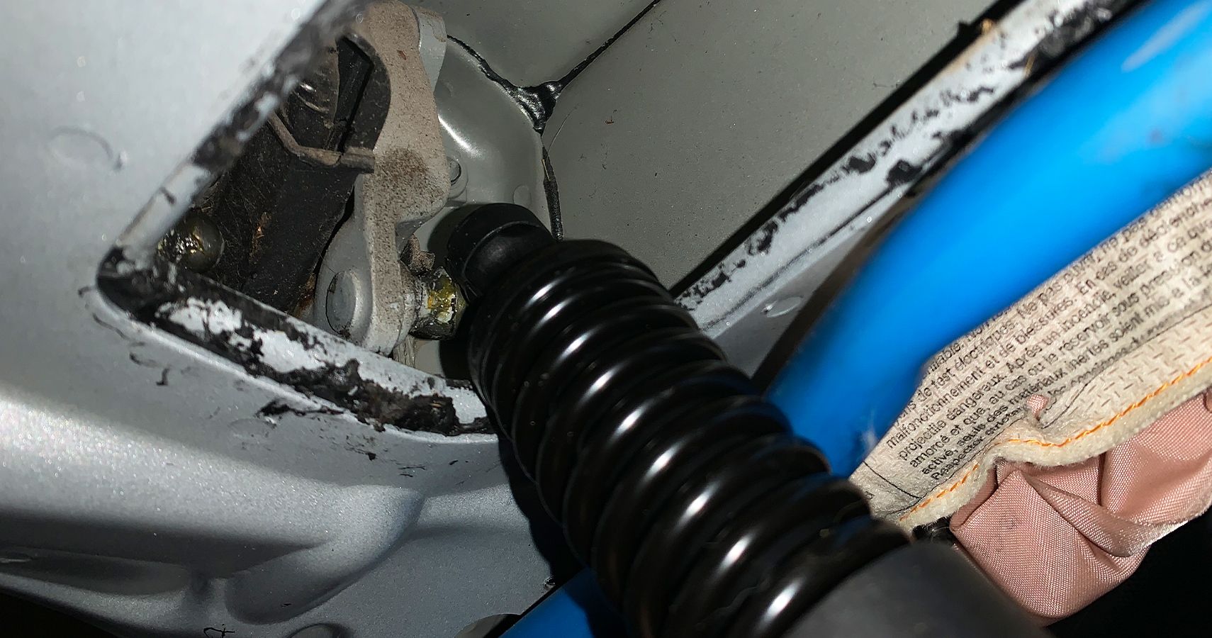 Porsche Cayenne Project How To Replace The Rear Hatch And Glass Shocks