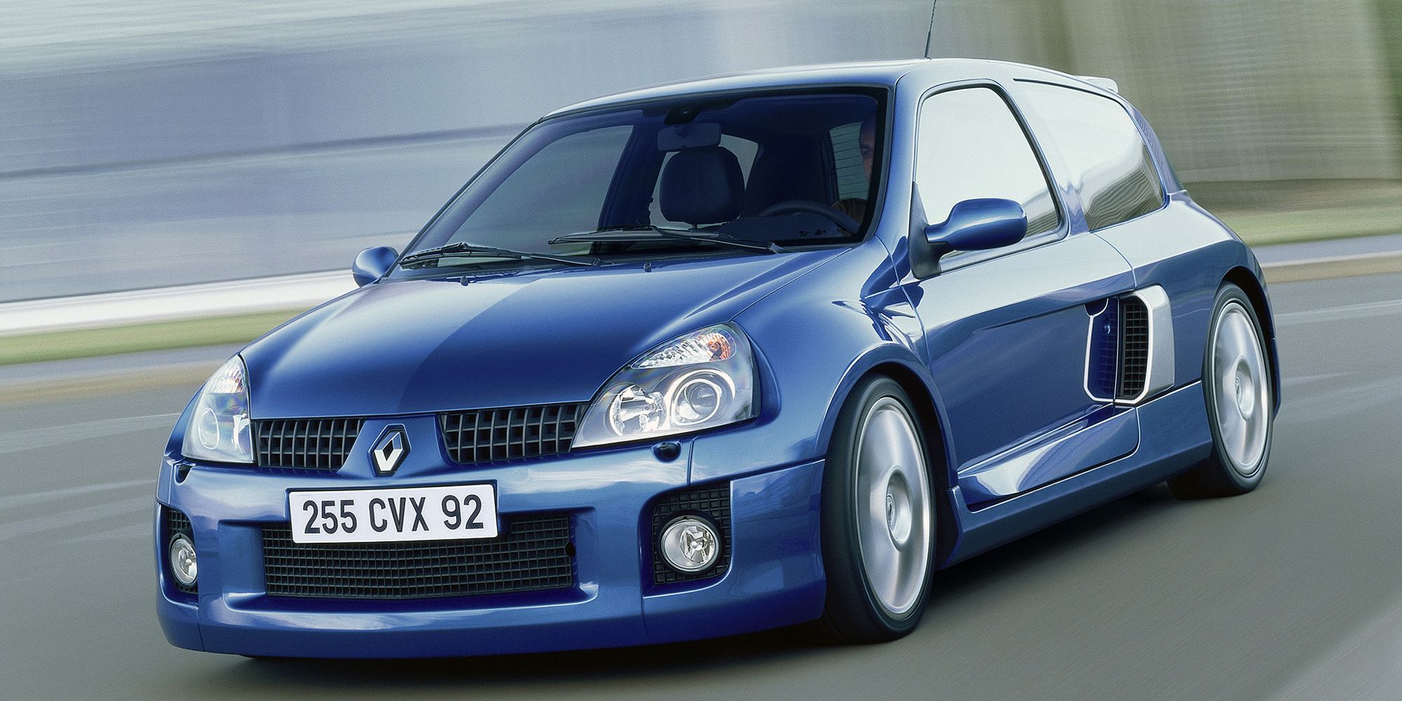The front of the Clio V6 on the move