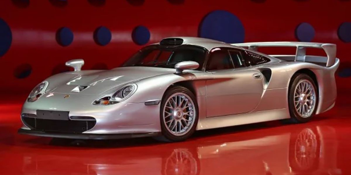 Silver Porsche 911 GT1 Straßenversion 