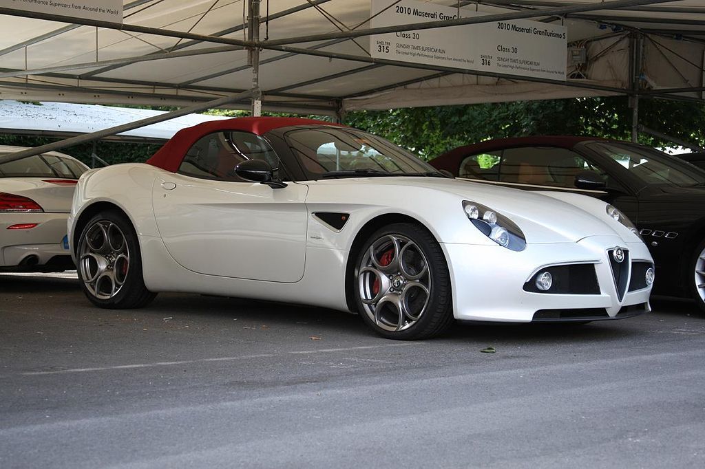 The_Alfa_Romeo_8C_Spider_Goodwood_festival_of_speed_2010_via_Wikimedia