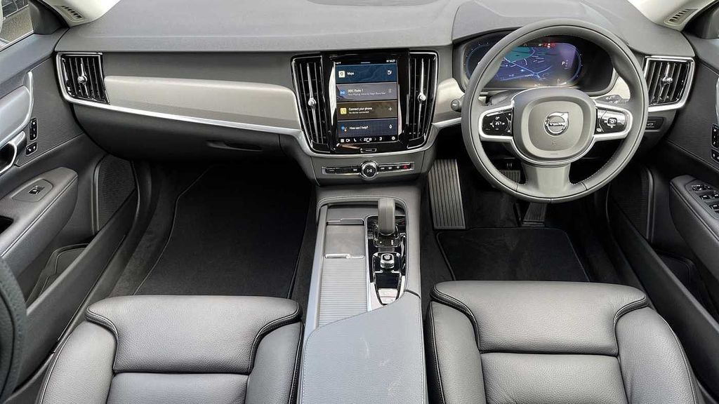 Volvo V90 B4 FWD interior 