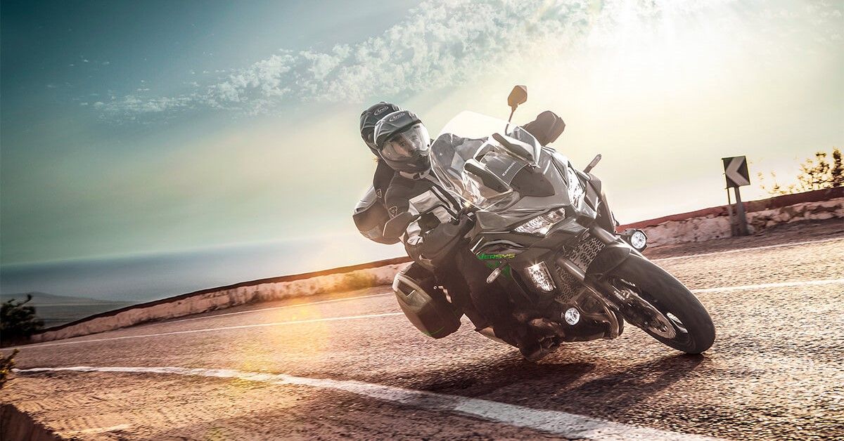 2022 Kawasaki Versys 1000 hd adventure bike wallpaper