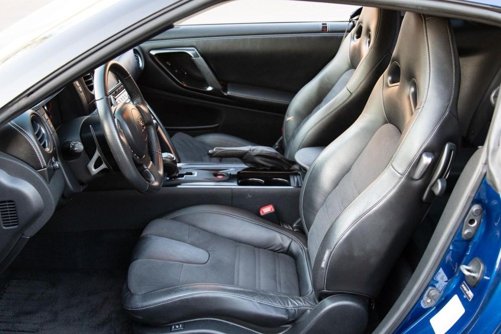 Auction Dilemma: Chevrolet Corvette Z06 Vs. Nissan GT-R
