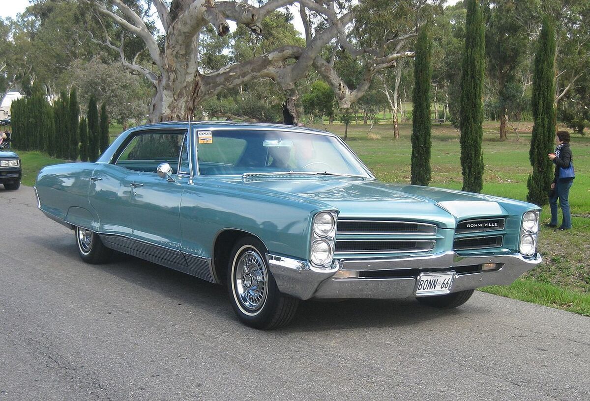 1966 Pontiac Bonneville 