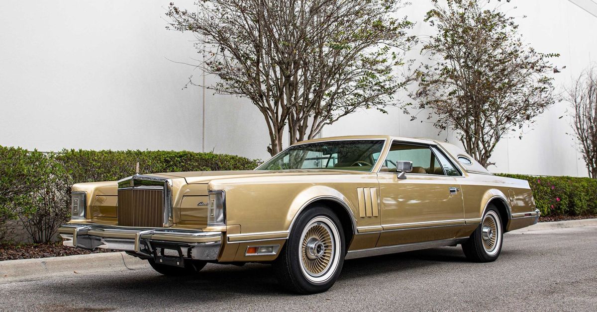 In the Lap of Luxury - America's Cadillacs, Lincolns and Mercurys