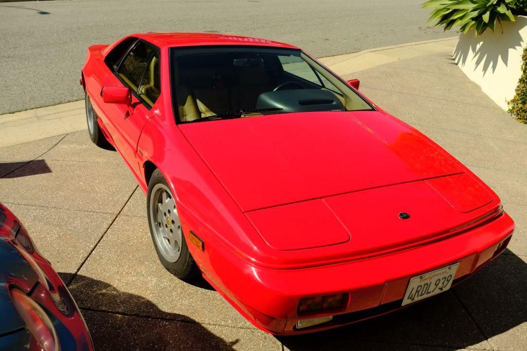 1988-lotus-esprit-turbo-red-color-front