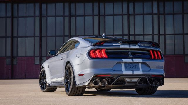2022-ford-mustang-shelby-gt500-heritage-edition_100815065_m