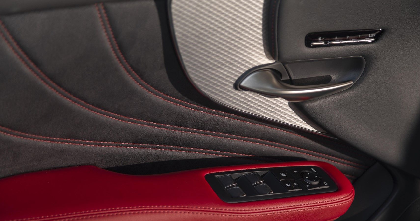 2022 Lexus LS door panel close-up view